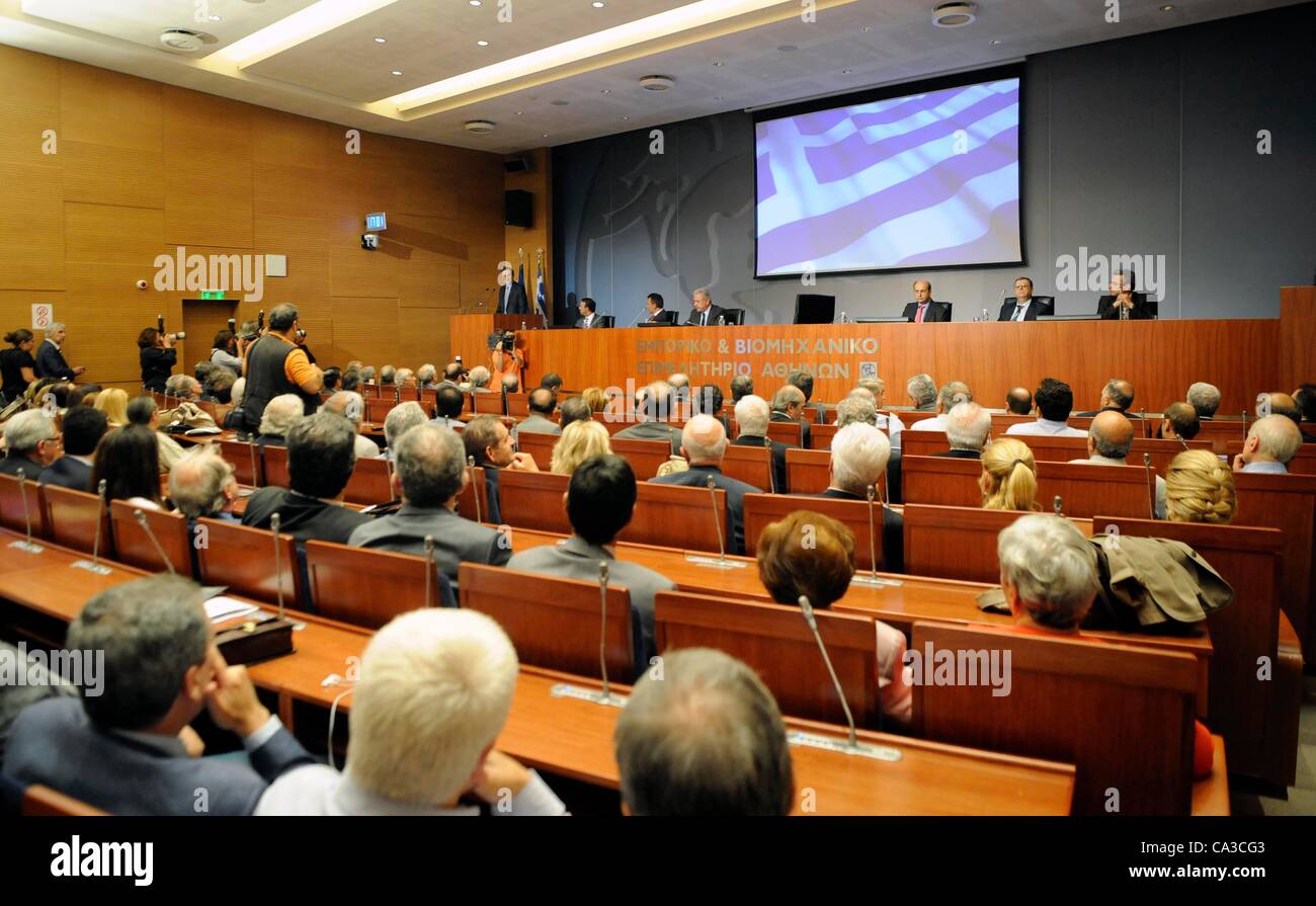Athen - Griechenland, 31. Mai 2012 - Antonis Samaras, Parteichef der konservativen Nea DIMOKRATIA, präsentiert die Partei Wirtschaftsprogramm auf A.C.C.I. (Athen Chamber Of Commerce & Industrie) Stockfoto