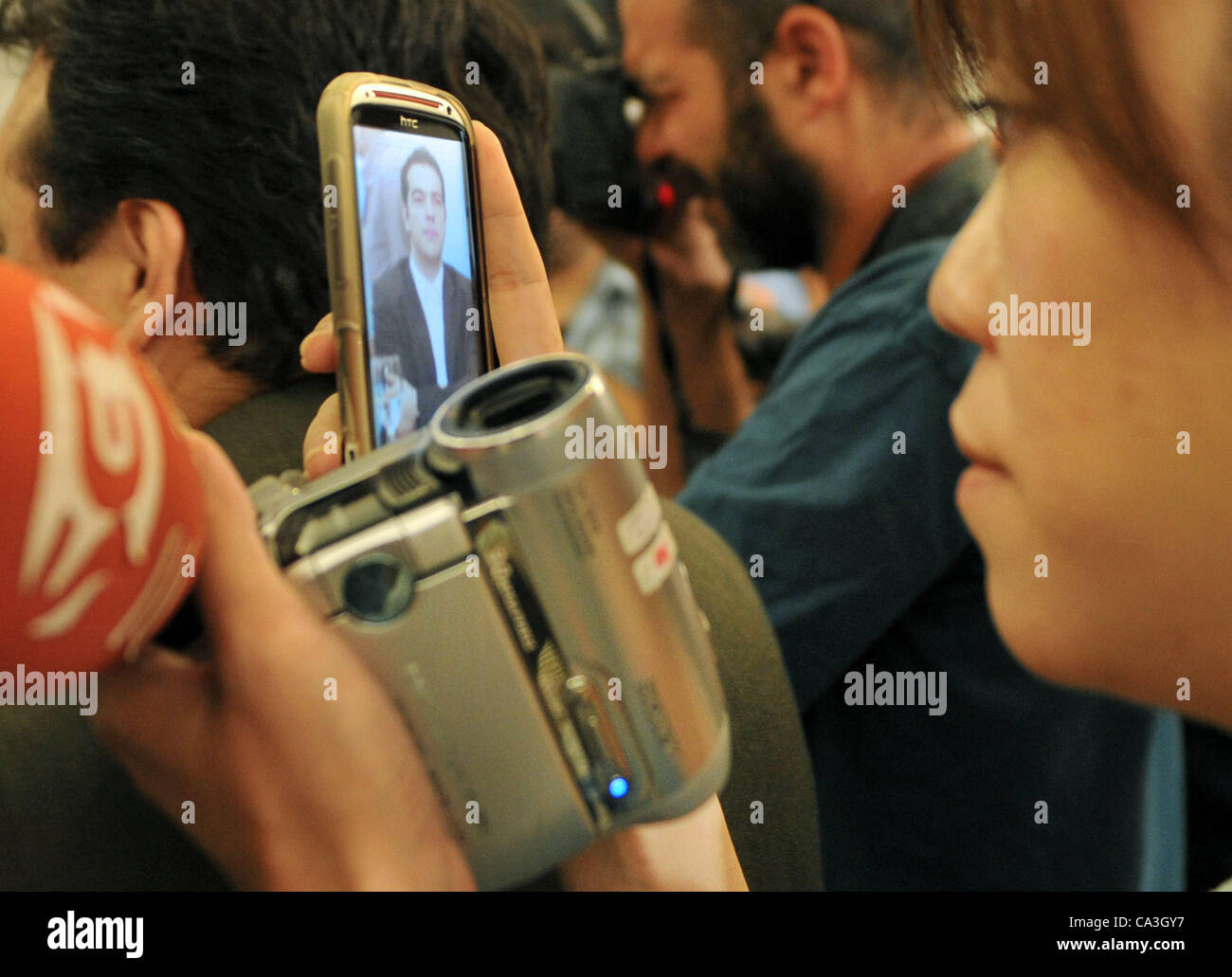 Athen - Griechenland, 1. Juni 2012 - Alexis Tsipras, Parteichef der Linkspartei SYRIZA, wirtschaftliche Parteiprogramm präsentieren. Stockfoto