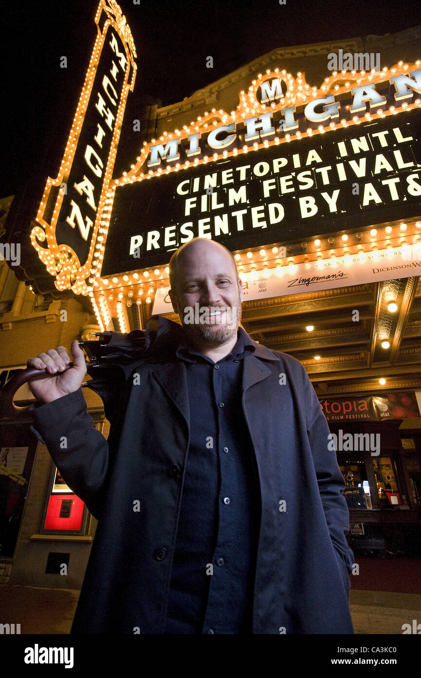 31. Mai 2012 - Ann Arbor, Michigan, zeigte US - Regisseur Todd Louiso seinem independent-Film '' Hello I Must Be Going'' am Eröffnungsabend des Cinetopia International Film Festival im Theater Michigan in Ann Arbor, MI am 31. Mai 2012.   Liza hat auch eine etablierte Schauspielkarriere mit Schlüsselrollen in mov Stockfoto