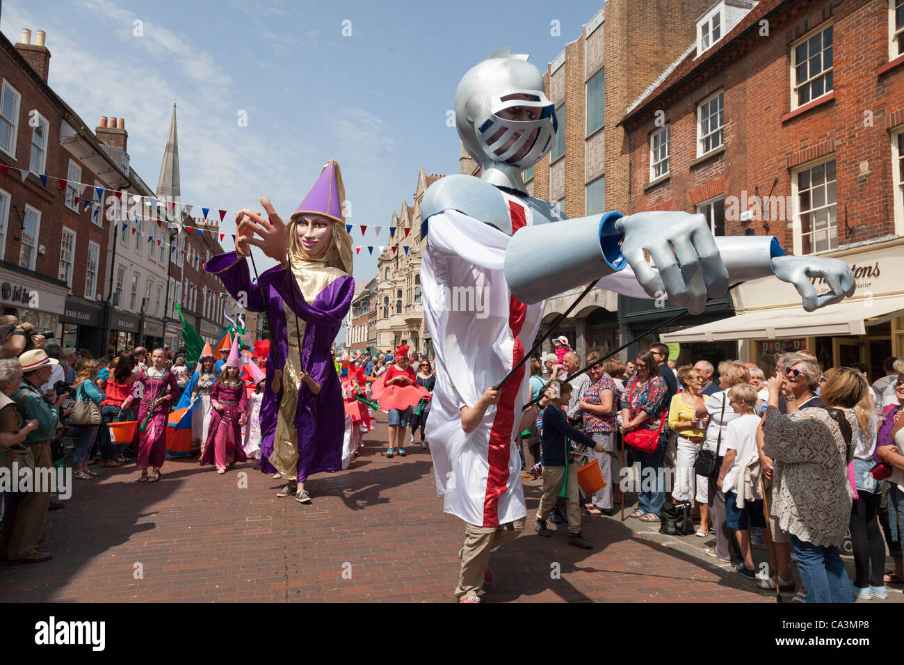 Chichester UK Samstag, 2. Juni 2012. Chichester Jubiläum Prozession durch die Stadt anlässlich der Königin Diamond Jubilee Stockfoto