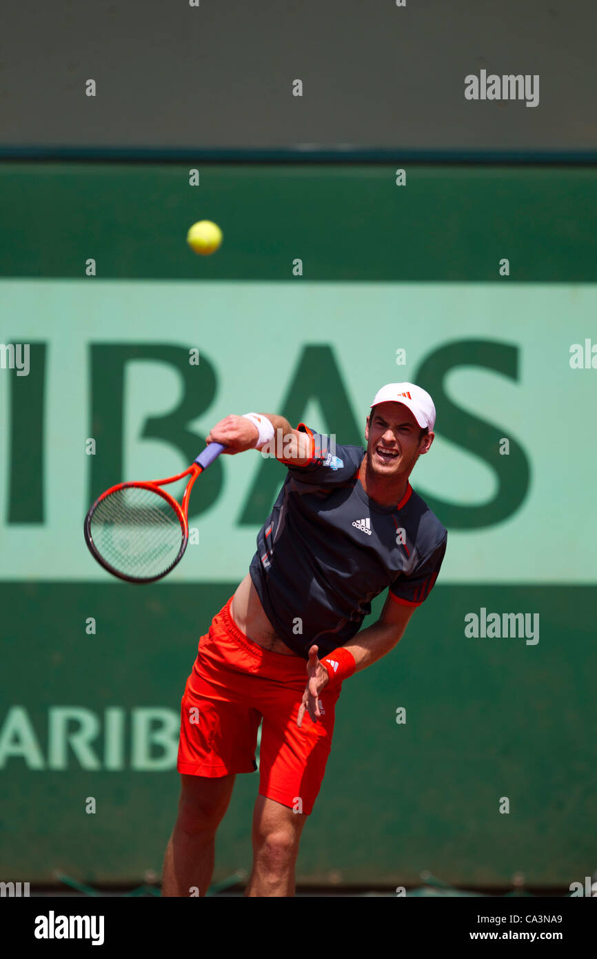 02.06.2012 Paris, Frankreich. Andy Murray in Aktion gegen Santiago Giraldo am 7. Tag der Französisch Open Tennis von Roland Garros. Stockfoto