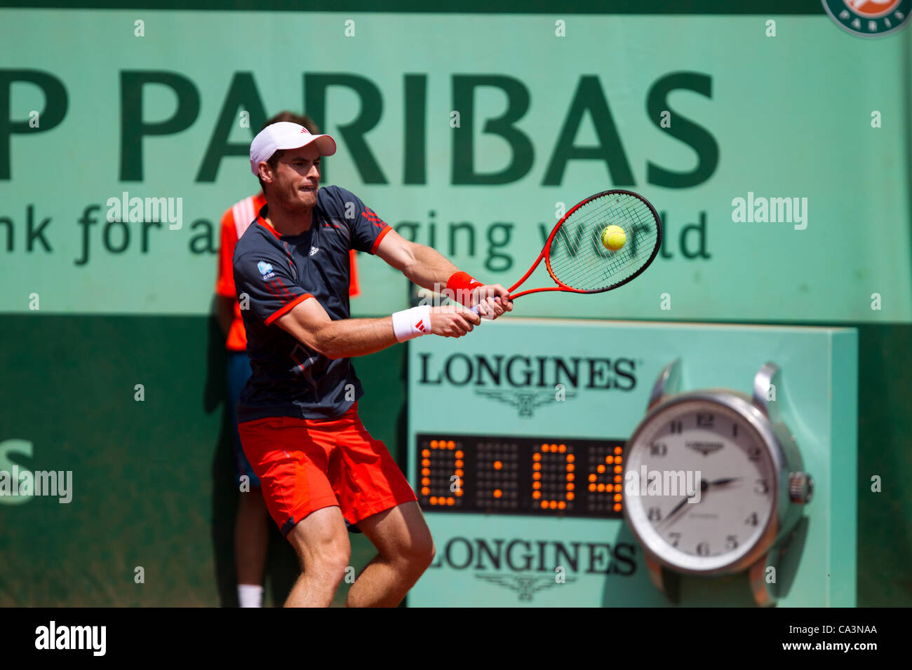 02.06.2012 Paris, Frankreich. Andy Murray in Aktion gegen Santiago Giraldo am 7. Tag der Französisch Open Tennis von Roland Garros. Stockfoto