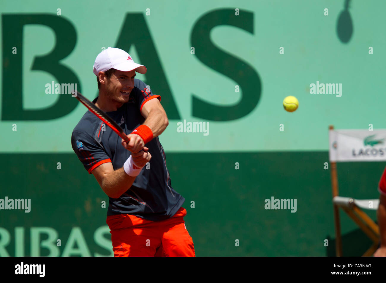 02.06.2012 Paris, Frankreich. Andy Murray in Aktion gegen Santiago Giraldo am 7. Tag der Französisch Open Tennis von Roland Garros. Stockfoto