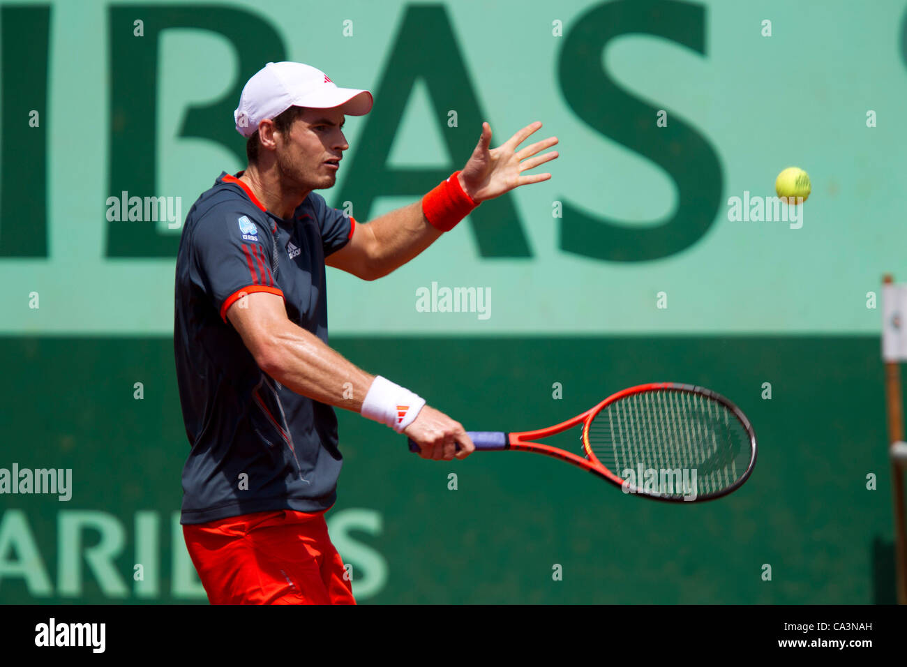 02.06.2012 Paris, Frankreich. Andy Murray in Aktion gegen Santiago Giraldo am 7. Tag der Französisch Open Tennis von Roland Garros. Stockfoto