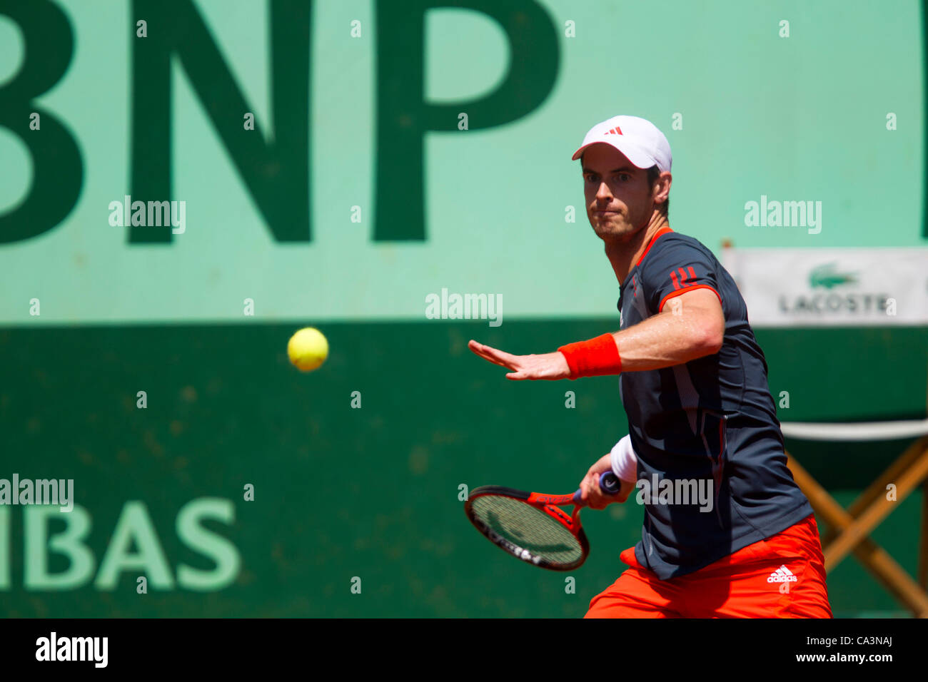 02.06.2012 Paris, Frankreich. Andy Murray in Aktion gegen Santiago Giraldo am 7. Tag der Französisch Open Tennis von Roland Garros. Stockfoto