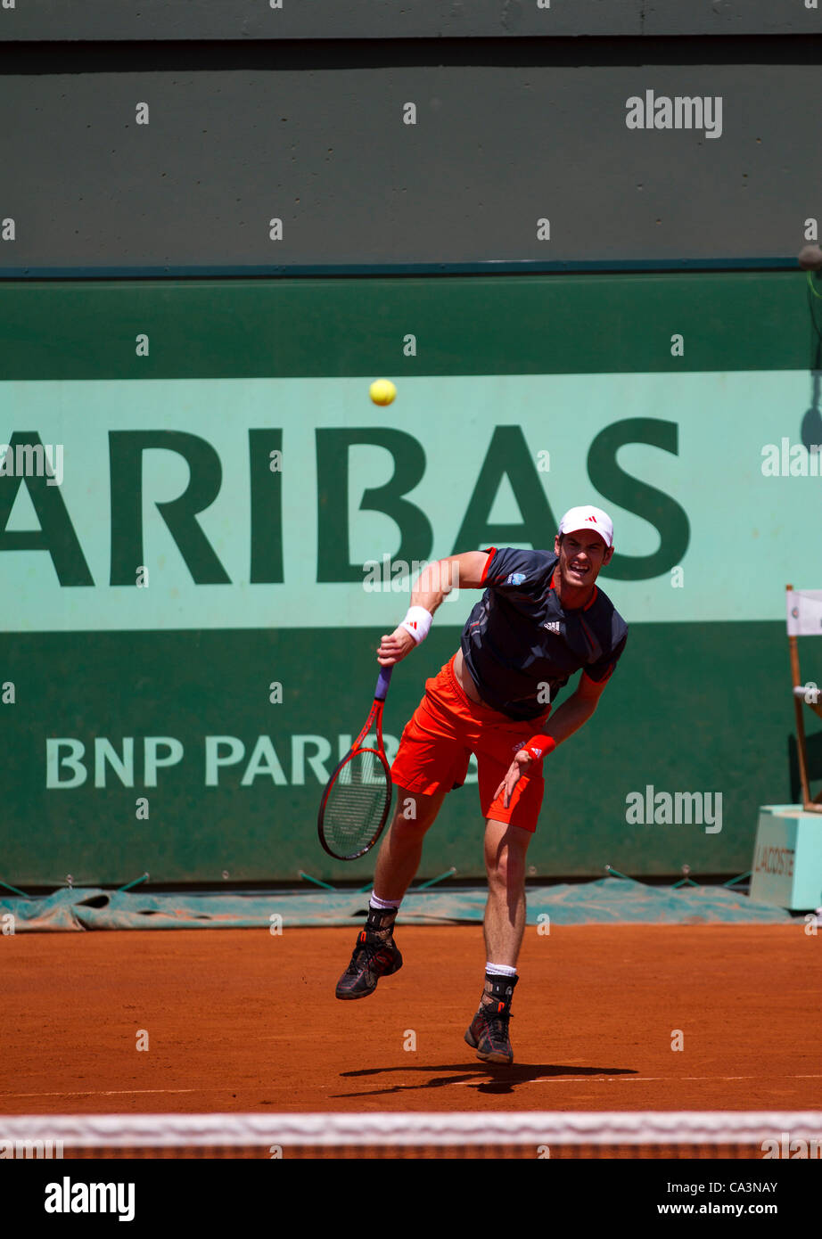 02.06.2012 Paris, Frankreich. Andy Murray in Aktion gegen Santiago Giraldo am 7. Tag der Französisch Open Tennis von Roland Garros. Stockfoto