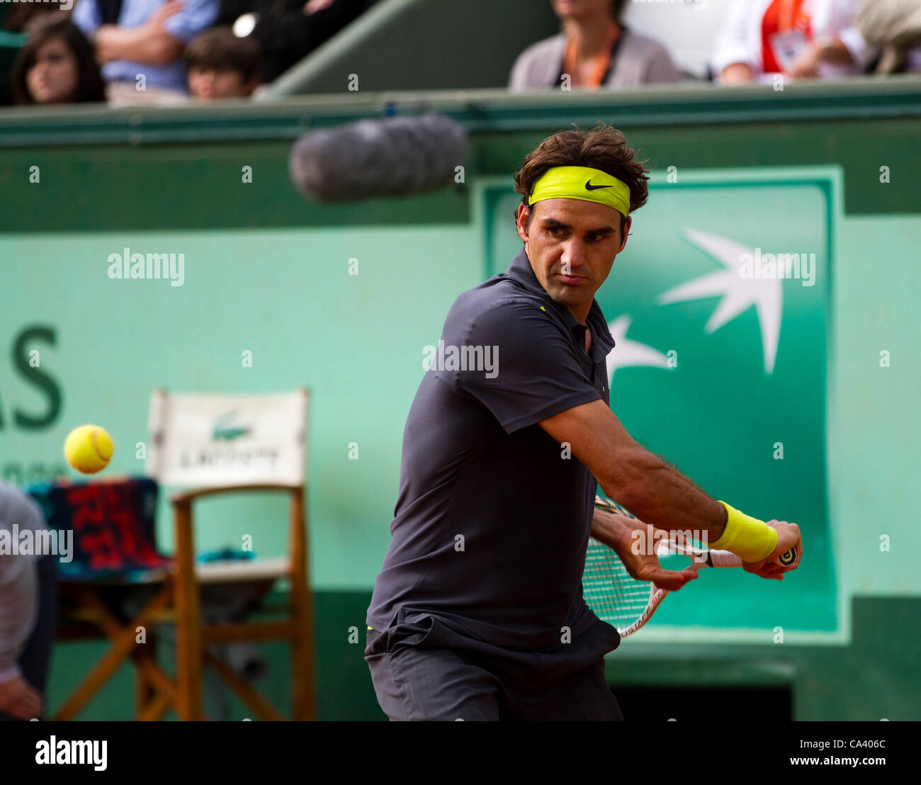 03.06.2012 Paris, Frankreich. Roger Federer im Kampf gegen David Goffin am 8. Tag der Französisch Open Tennis von Roland Garros. Stockfoto