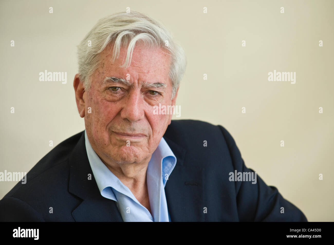 Mario Vargas Llosa, peruanische Schriftsteller & Nobelpreisträger an der Telegraph Hay Festival 2012, Hay-on-Wye, Powys, Wales, UK Stockfoto