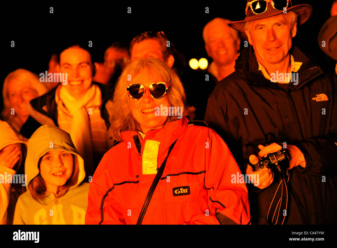 05.04.2012. Jubiläums-Beacon: die Bewohner von East Hoathly in der Nähe von Lewes in East Sussex vorgeführt zu ihrer Lagerfeuer-Skulptur von Britannia heute Abend. 40ft Leuchtfeuer war Bestandteil der Königin Diamond Jubilee Celebration Leuchtturm Beleuchtung in ganz Großbritannien. Stockfoto