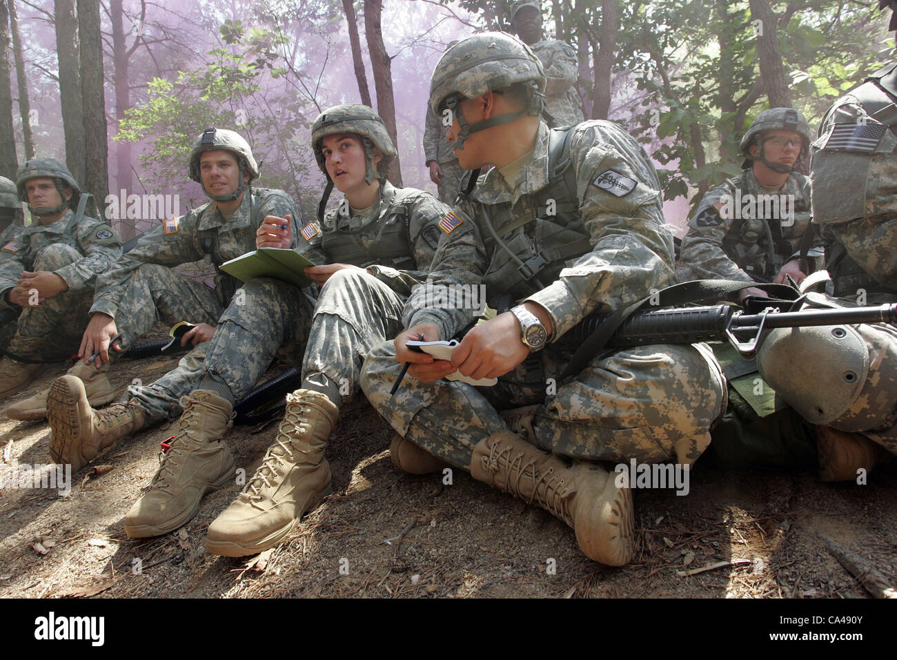 Mai 22, 2012-PAJU, beteiligt ein Experte Bereich medizinische Badge Qualifikation in Paju nahe der entmilitarisierten Zone zwischen den beiden Koreas, nördlich von Seoul Südkorea-US-Soldaten in Südkorea stationiert. Stockfoto