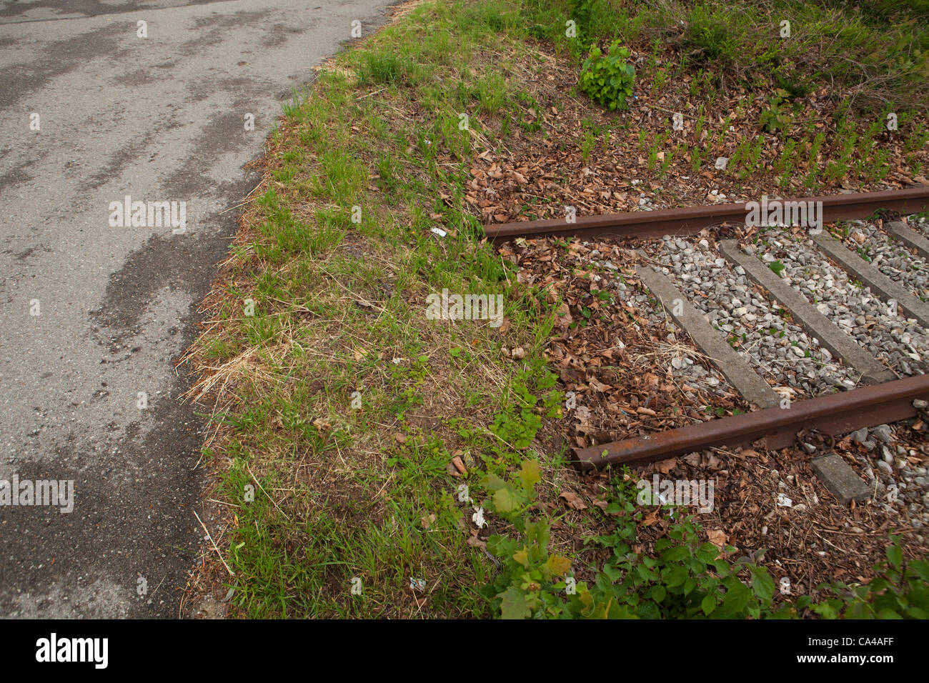 Bahn über Bahn Ende Begriff Road Transport Trainway Chemin Camino Traviesa carretera Stockfoto