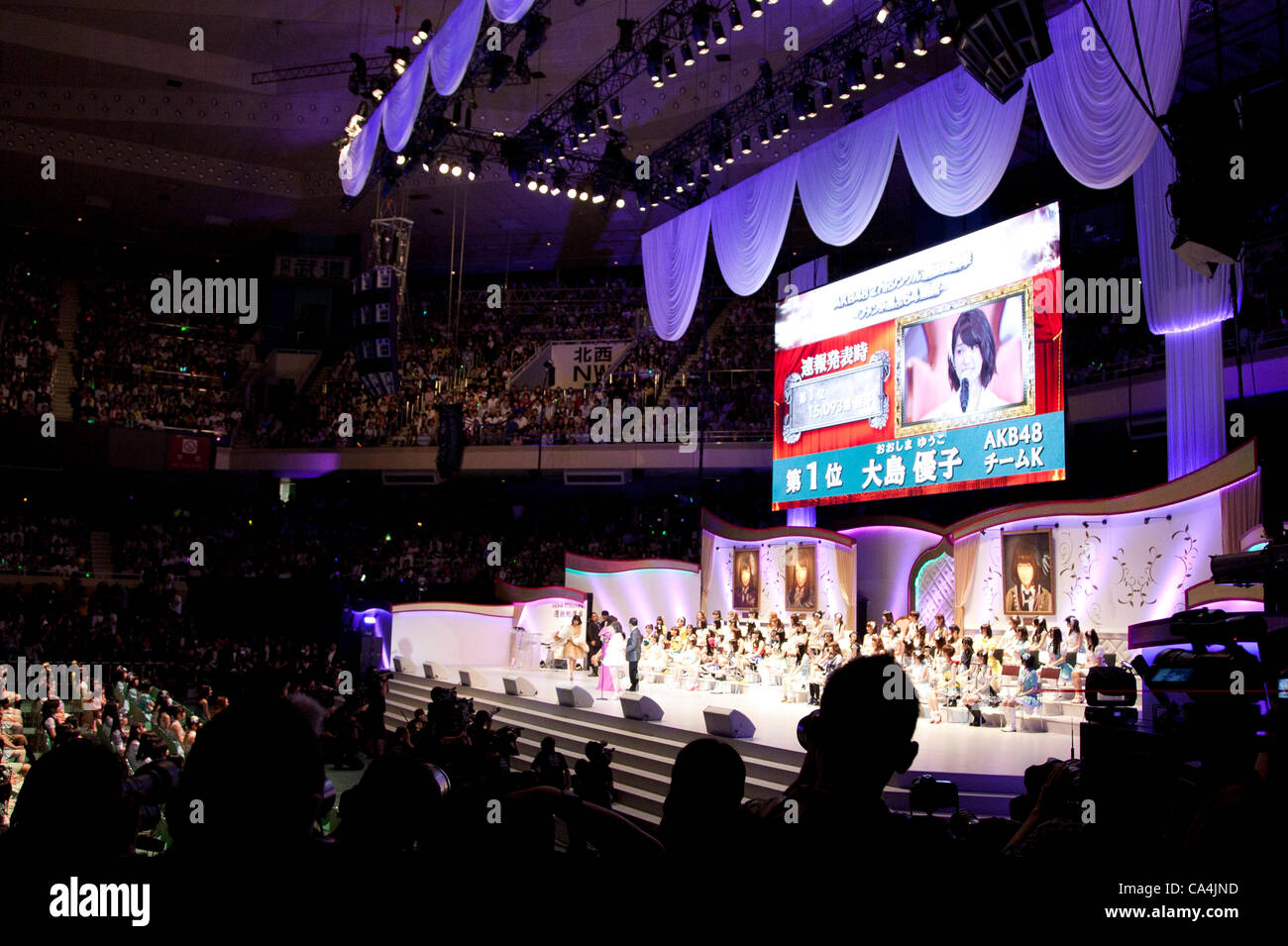 6. Juni 2012, Tokyo, Japan - Yuko Oshima, 1. Wahl.  AKB allgemeine Wahlen im Nippon Budokan. Die größte Girl-Band der Welt und Japans beliebteste Popgruppe gewählt seinen neuen Führer in einer landesweiten Wahl offen für alle Fans. Das Kollektiv gliedert sich in verschiedene Einheiten, die wiederum eine Stockfoto