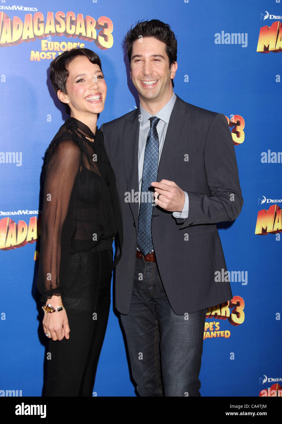 7. Juni 2012 - New York, New York, US - Schauspieler DAVID SCHWIMMER und ZOE BUCKMAN Schauspielerin besuchen die New Yorker Premiere von "Madagascar 3: Europas Most Wanted" im Ziegfeld Theater statt. (Bild Kredit: Nancy Kaszerman/ZUMAPRESS.com ©) Stockfoto