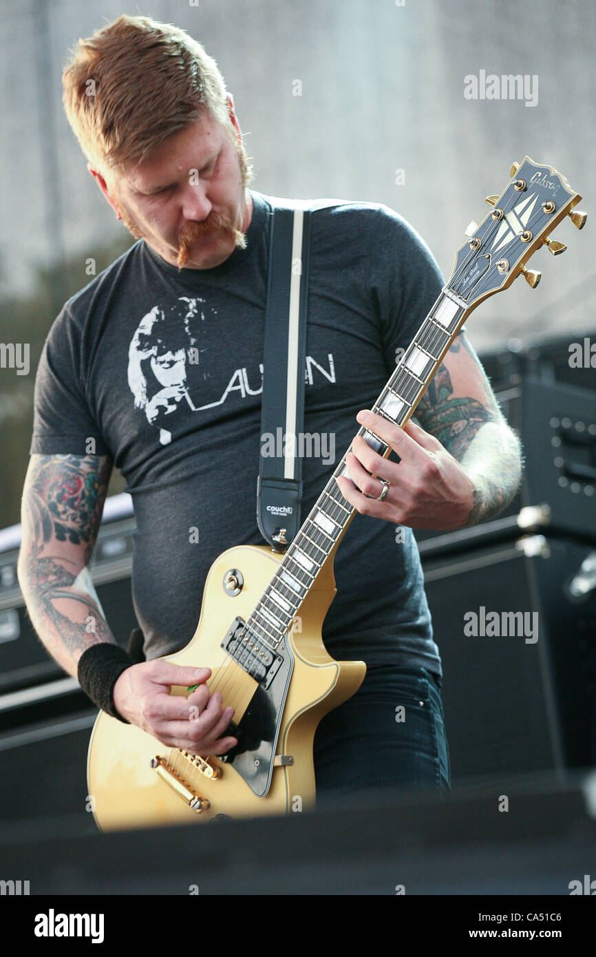 ZAGREB, Kroatien, 8. Juni 2012. Bill Kelliher (Gitarre) die Band Mastodon durchführen bei Rokaj (Trans: Rock!) Festival in Zagreb, Kroatien. Stockfoto