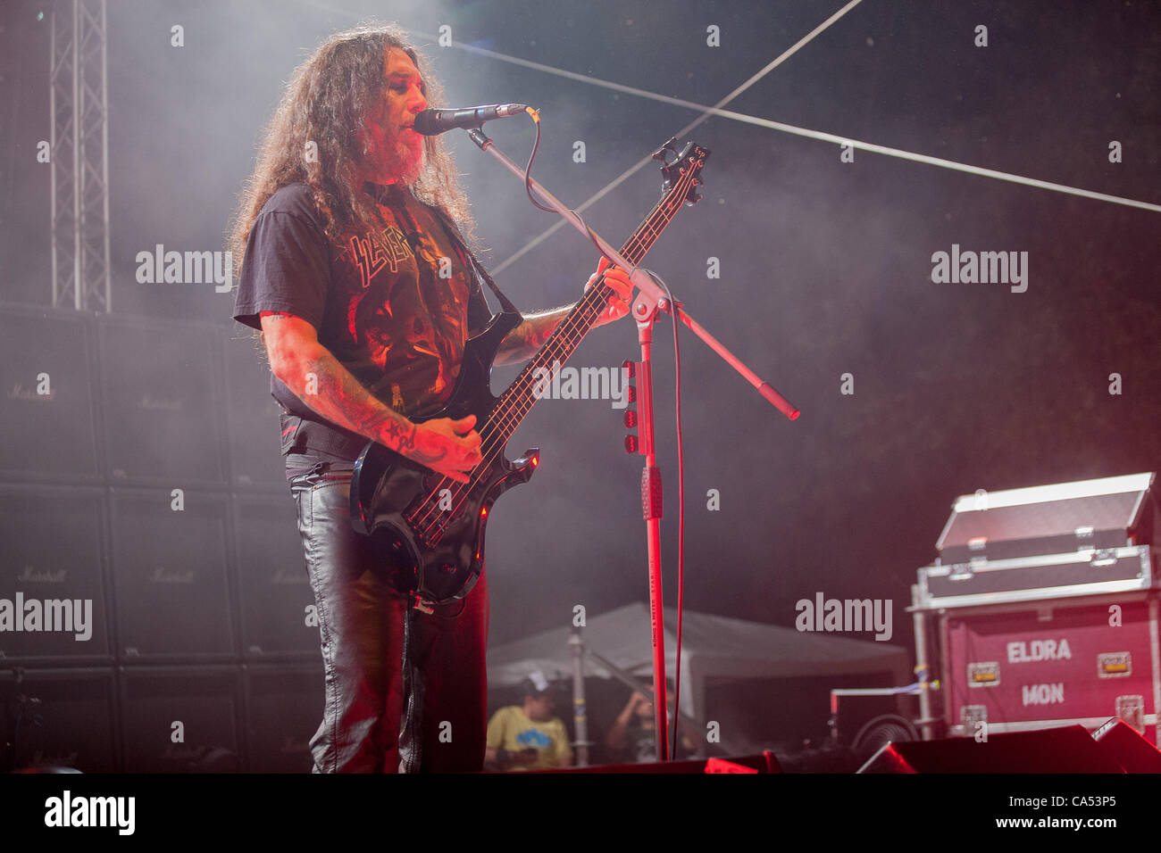 ZAGREB, Kroatien, 8. Juni 2012. Tom Araya (Gesang, Bass) die Band Slayer durchführen bei Rokaj (Trans: Rock!) Festival in Zagreb, Kroatien. Stockfoto