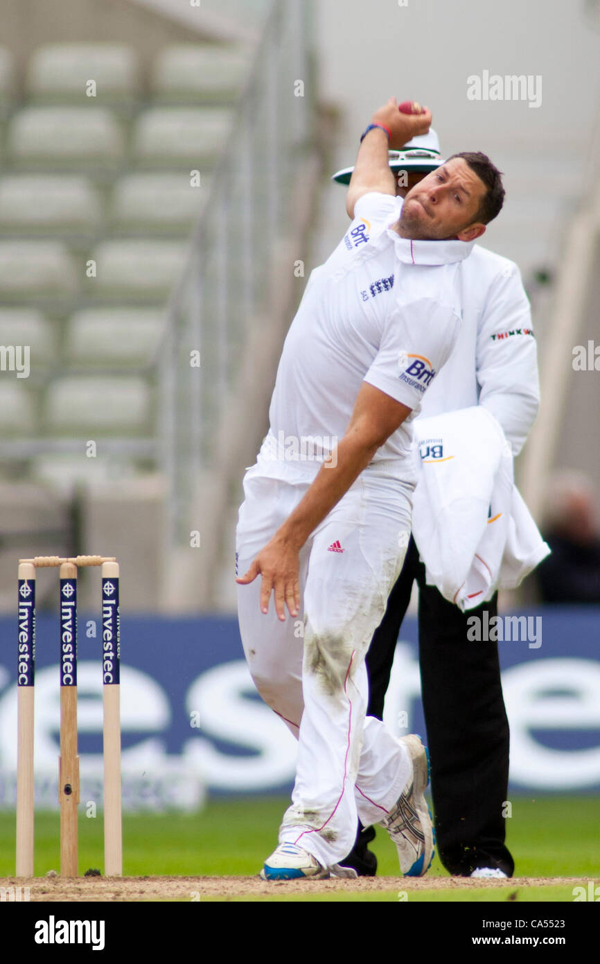 06.09.2012 Birmingham England. Tim Bresnan Schalen am dritten Tag des Spiels im dritten Investec Cricket Test zwischen England und Westindien, gespielt auf Edgbaston Cricket Ground. Obligatorische Kredit: Mitchell Gunn. Stockfoto