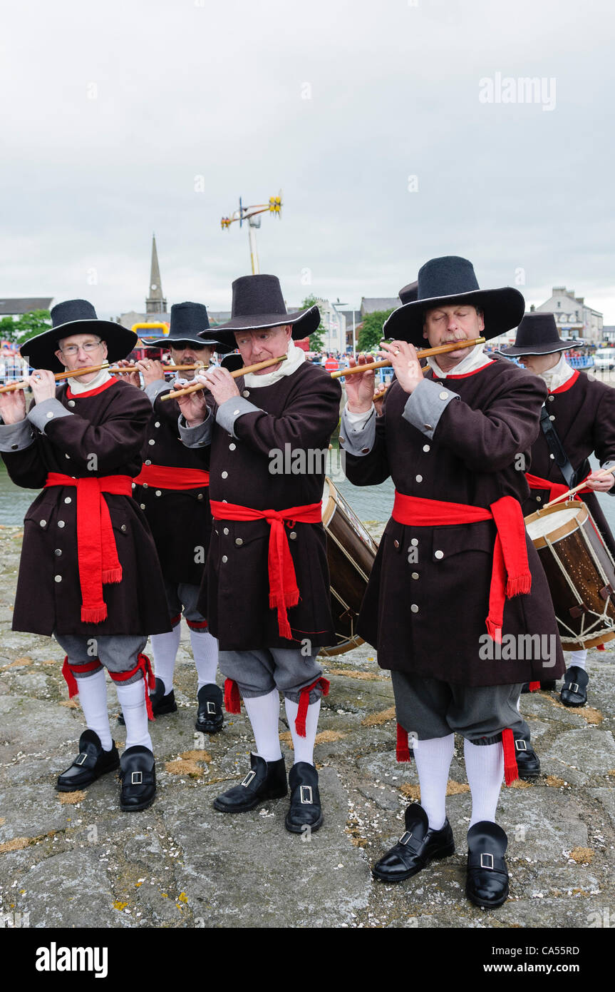 17. Jahrhundert Soldaten spielen Flöten auf einem Reenactment Stockfoto