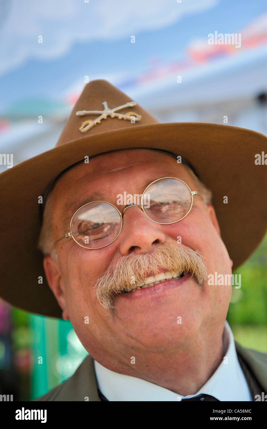 US-Präsident Theodore Roosevelt, gespielt von Schauspieler James Foote, am historischen Nunley Karussell Centennial Celebration auf Samstag, 9. Juni 2012, in Garden City, Long Island, New York, USA. 100. Jahrestag feiern enthalten einen Besuch von "Präsident Teddy Roosevelt". Stockfoto