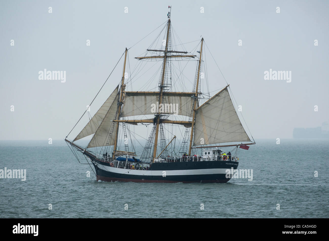 Die drei Masten 45m Stahl geschält Pelican of London Segelschiff racing aus Southend, Essex nach Portland, Dorset. Stockfoto