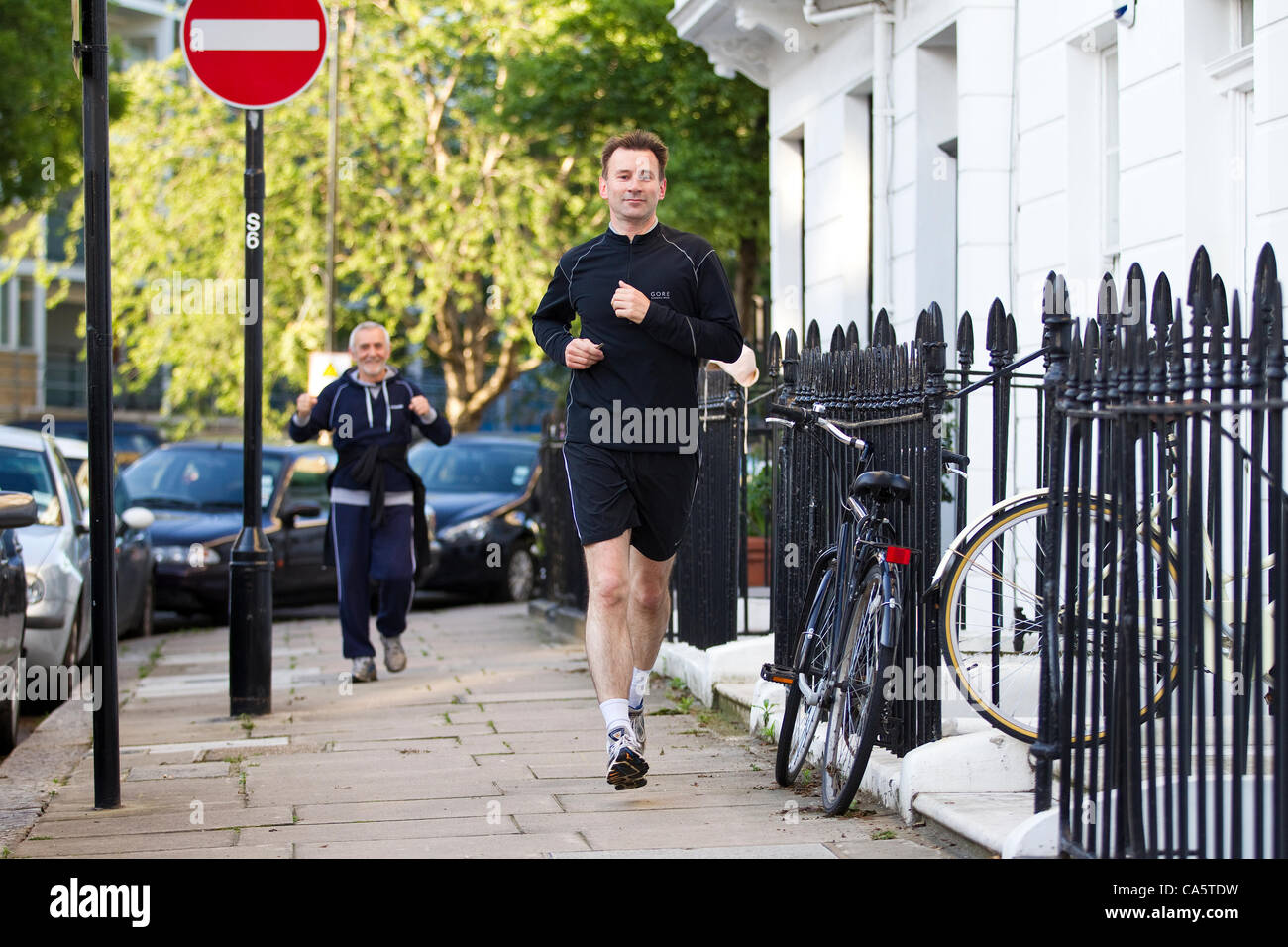 Jeremy Hunt, Staatssekretär für Kultur, Olympische Spiele, Medien und Sport, die Rückkehr in seine Heimat nach am frühen Morgen laufen, Pimlico, London, UK Stockfoto