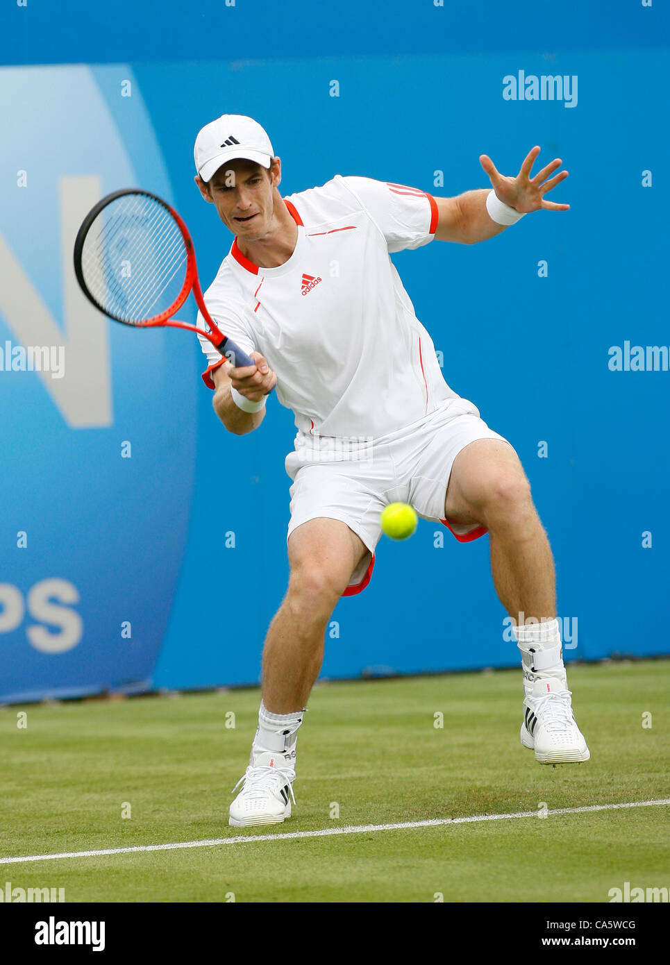 13.06.2012. Queens Club, London, England.    Herren Einzel Tennis-match zwischen Andy Murray (GBR) und Nicolas Mahut(FRA) an die Königin Club Turnier in London 13. Juni 2012 Stockfoto