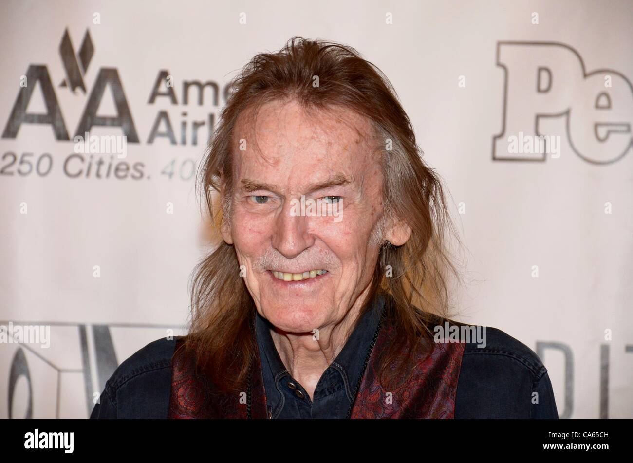 Gordon Lightfood im Ankunftsbereich für die jährliche Songwriters Hall Of Fame Induction und Awards Gala, Marriott Marquis Hotel, New York, NY 14. Juni 2012. Foto von: Eric Reichbaum/Everett Collection Stockfoto