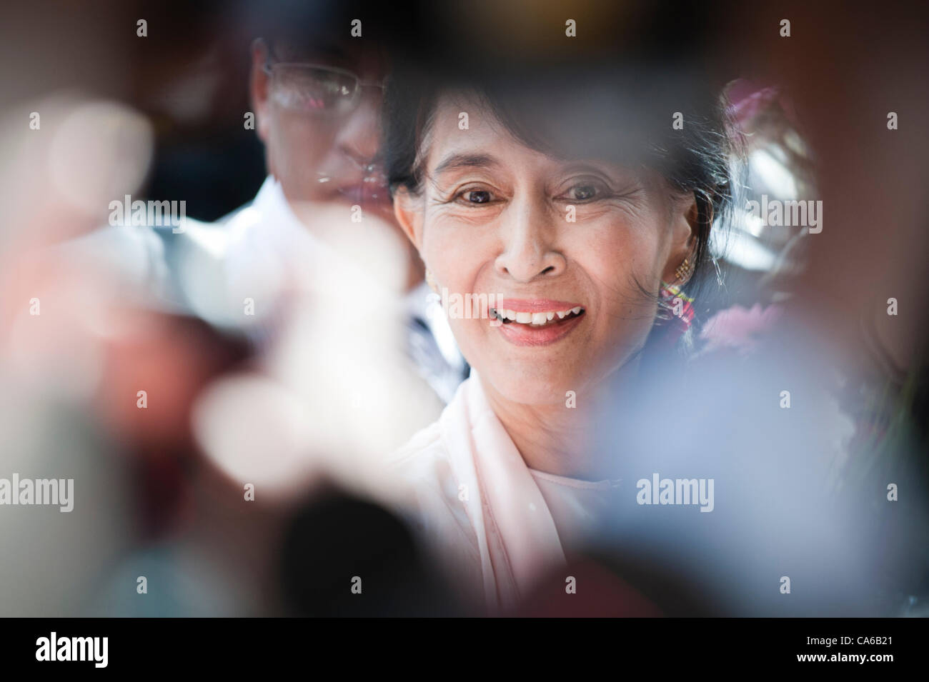 15. Juni 2012 - Oslo, Norwegen: Aung San Suu Kyi kommt im Grand Hotel in Oslo am ersten Tag von ihrem Besuch in Oslo. Stockfoto