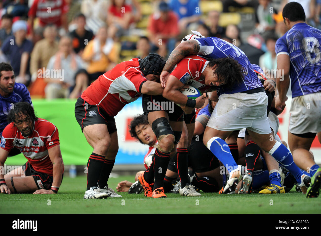 (L, R) Yuusuke Nagae (JPN), Takashi Kikutani (JPN), 17. Juni 2012 - Rugby: IRB Pacific Nations Cup 2012 match zwischen Japan 26-27-Samoa Chichibunomiya Rugby Stadium, Tokio, Japan. (Foto von Jun Tsukida/AFLO SPORT) [0003] Stockfoto