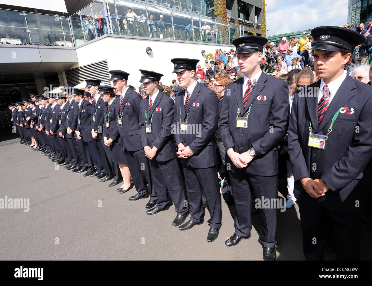 Sicherheit warten lassen WIMBLEDON WIMBLEDON CHAMPIONSHIPS 20 der ALL ENGLAND TENNIS CLUB WIMBLEDON LONDON ENGLAND 25 Juni 20 Stockfoto