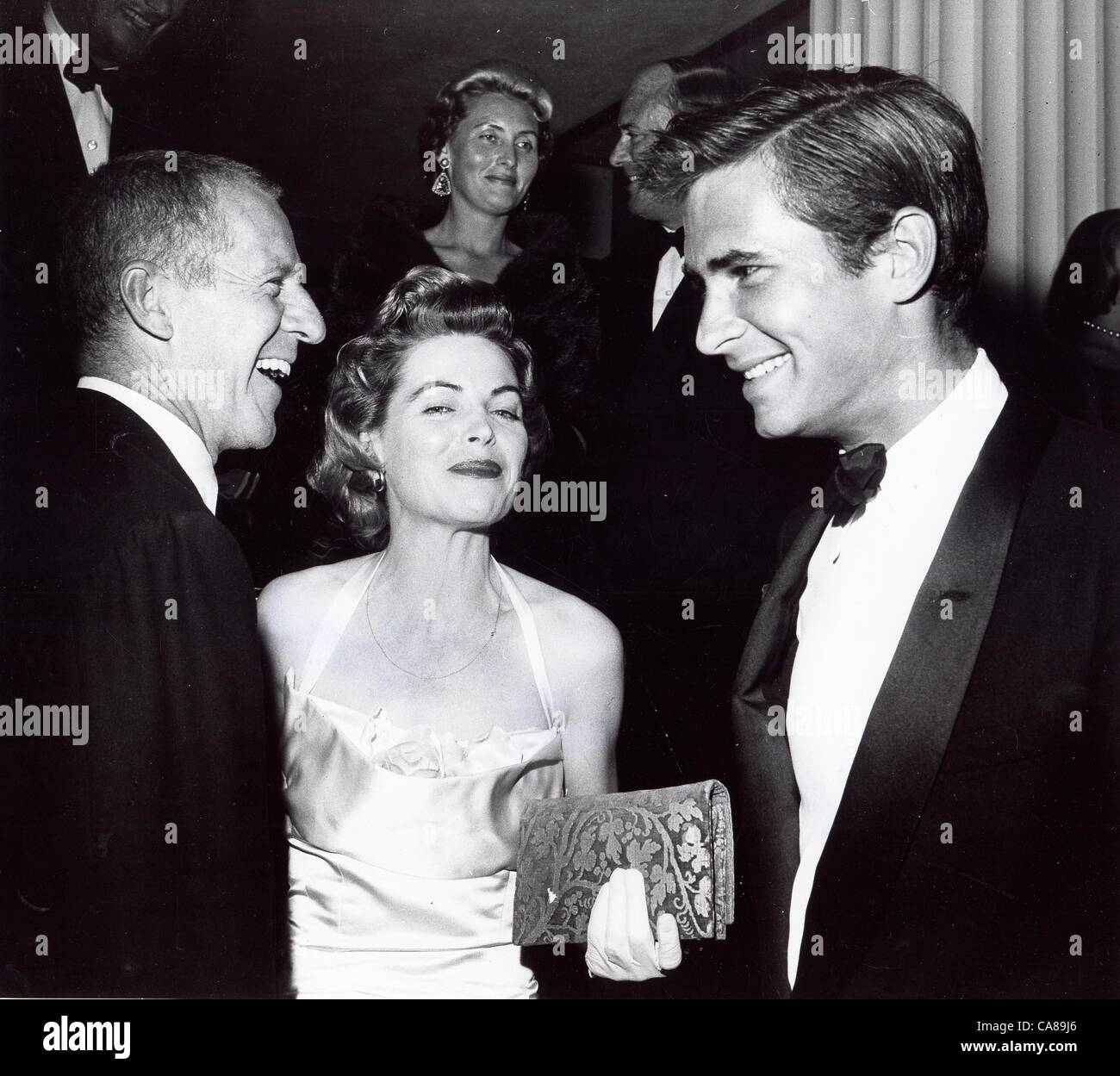 ANTHONY PERKINS mit Dorothy McGuire und Ehemann John Swope auf Überredung Party. Geliefert von Fotos inc. (Kredit-Bild: © von Globe Fotos Inc/Globe Photos/ZUMAPRESS.com geliefert) Stockfoto