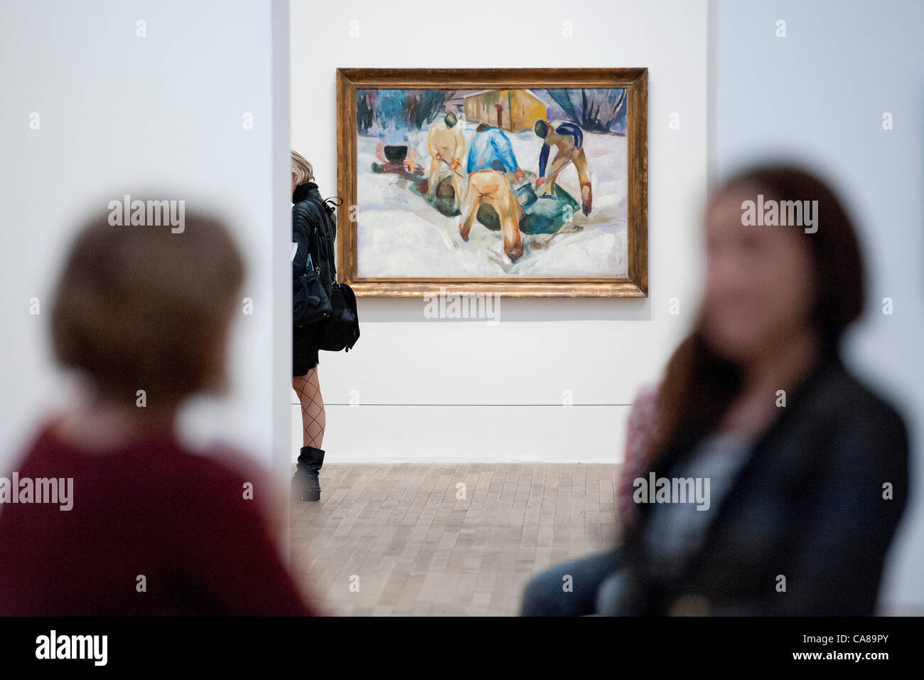 Streetworker im Schnee, 1920.  Edvard Munch: Das moderne Auge, eine Ausstellung von Werk des norwegischen Künstlers in der Tate Modern, London, UK. Die Ausstellung läuft vom 28. Juni bis 14 Oktober. 26. Juni 2012.  (Verwendung sollte diese Ausstellung erwähnen) Stockfoto