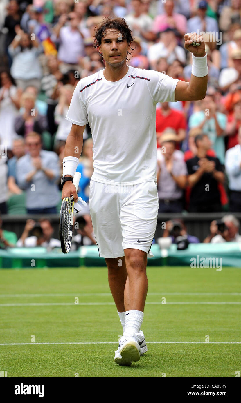 RAFAEL NADAL feiert gewinnt Spanien der ALL ENGLAND TENNIS CLUB WIMBLEDON LONDON ENGLAND 26. Juni 2012 Stockfoto