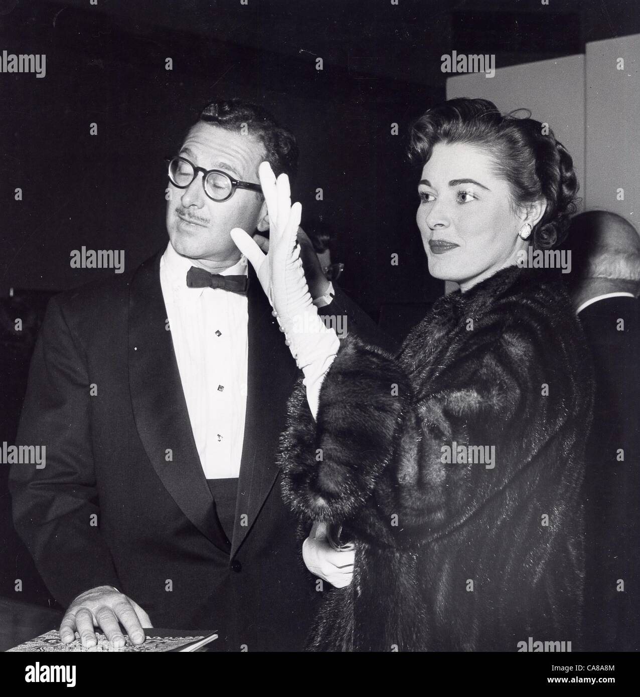 ELEANOR PARKER mit Paul Clemmens bei Nathan Cummings Kunstausstellung. AKA Eleanor Jean Parker.Supplied von Fotos inc. (Kredit-Bild: © von Globe Fotos Inc/Globe Photos/ZUMAPRESS.com geliefert) Stockfoto