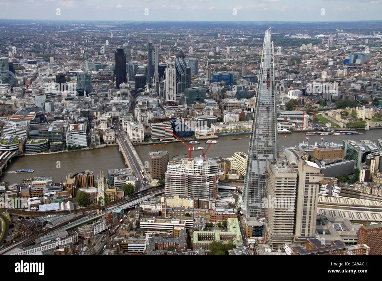 London, UK. Die Scherbe Bruder, The Place, beginnt, an Gewicht zuzulegen, wie Bau geht zügig voran weiter. Stockfoto