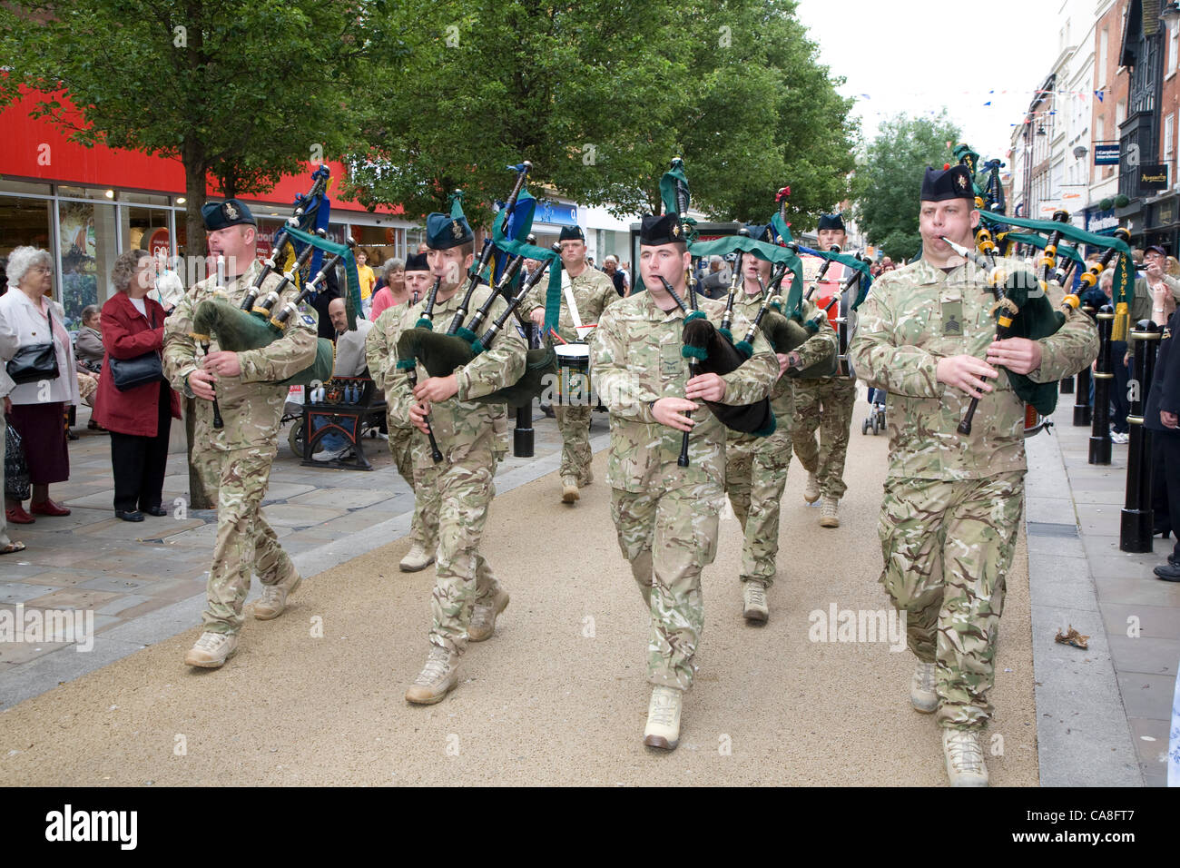 Soldiers From British Army Regiment Stockfotos & Soldiers From British ...