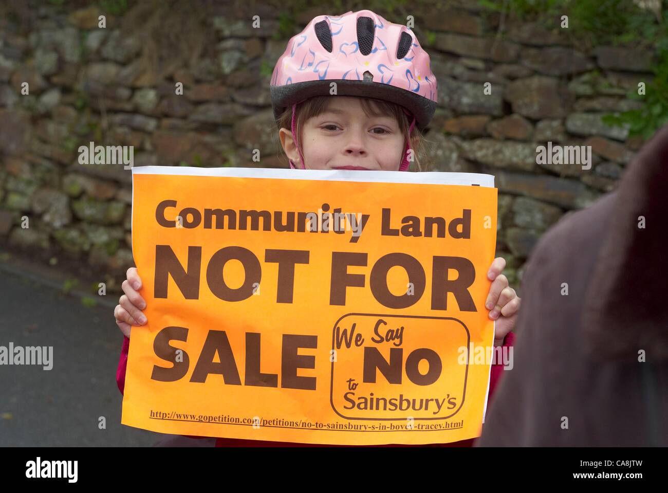 Einheimische in Bovey Tracey Devon Protest gegen den Verkauf der Gemeinschaft besaß Land, einem Sainsbury Supermarkt zu bauen.  Datum 12.03.2011 Credit: Paul Glendell Stockfoto