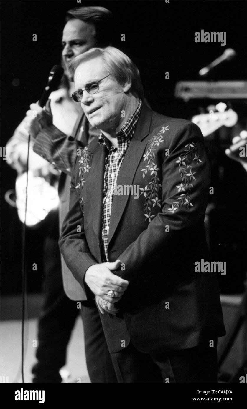 Sep 05, 2003; Rocky Mount, North Carolina, USA; * EXKLUSIVE * GEORGE JONES führt in der Mitte Dunn, in Rocky Mount, North Carolina. Obligatorische Credit: Foto von Jason Moore/ZUMA Press.  (©) Copyright 2003 von Jason Moore Stockfoto