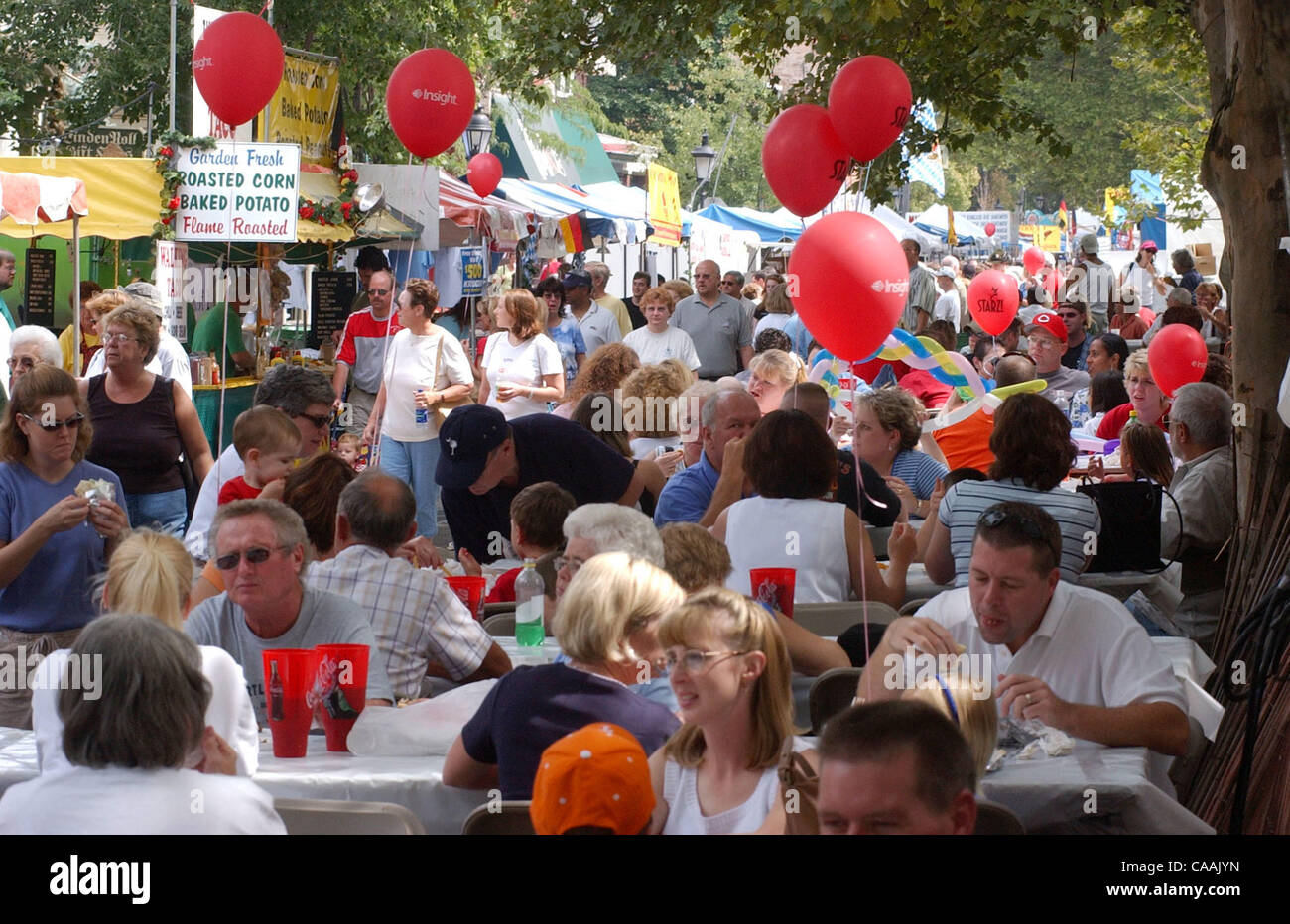Sep 07, 2003 - Covington, Kentucky, USA - bei der Covington Oktoberfest große Menschenmengen füllten die Straßen des Dorfes MainStrauss.  (Kredit-Bild: © Ken Stewart/ZUMA Press) Stockfoto