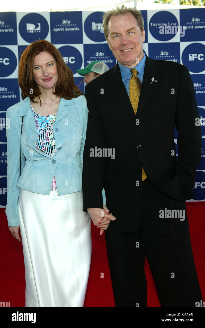 28. Februar 2004; Santa Monica, Kalifornien, USA; Schauspielerin ANNETTE O'TOOLE & Actor MICHAEL McKEAN bei 2004 IFP Independent Spirit Awards statt in einem Zelt am Strand von Santa Monica. Stockfoto