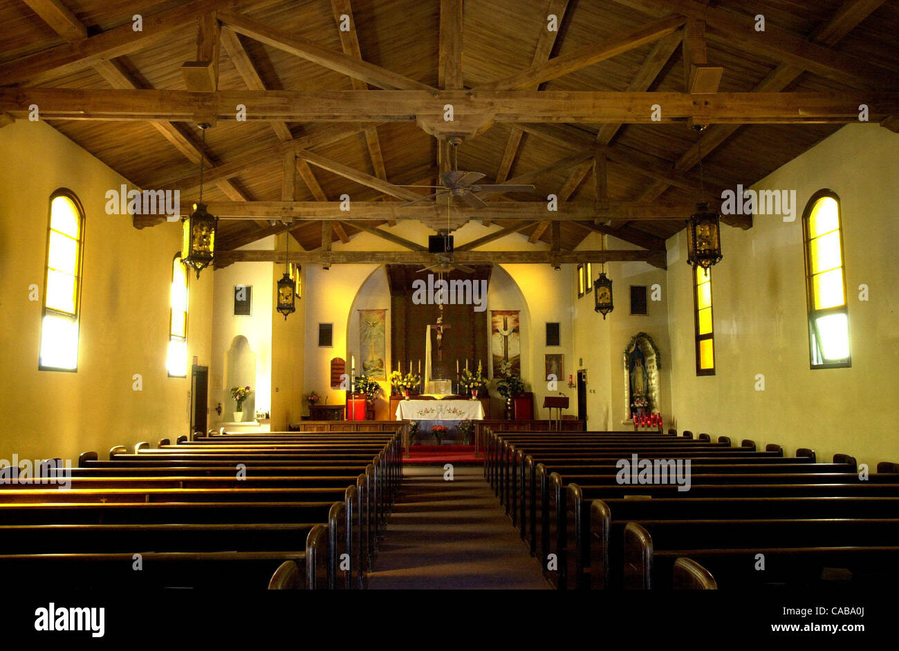 Dies ist das Innere des Unbefleckten Herzens von Mary Church in Brentwood Kalifornien am 18. Mai 2004. Es wird verkauft werden als Büros verwendet werden. (Contra Costa Times / Herman Bustamante Jr.) Stockfoto