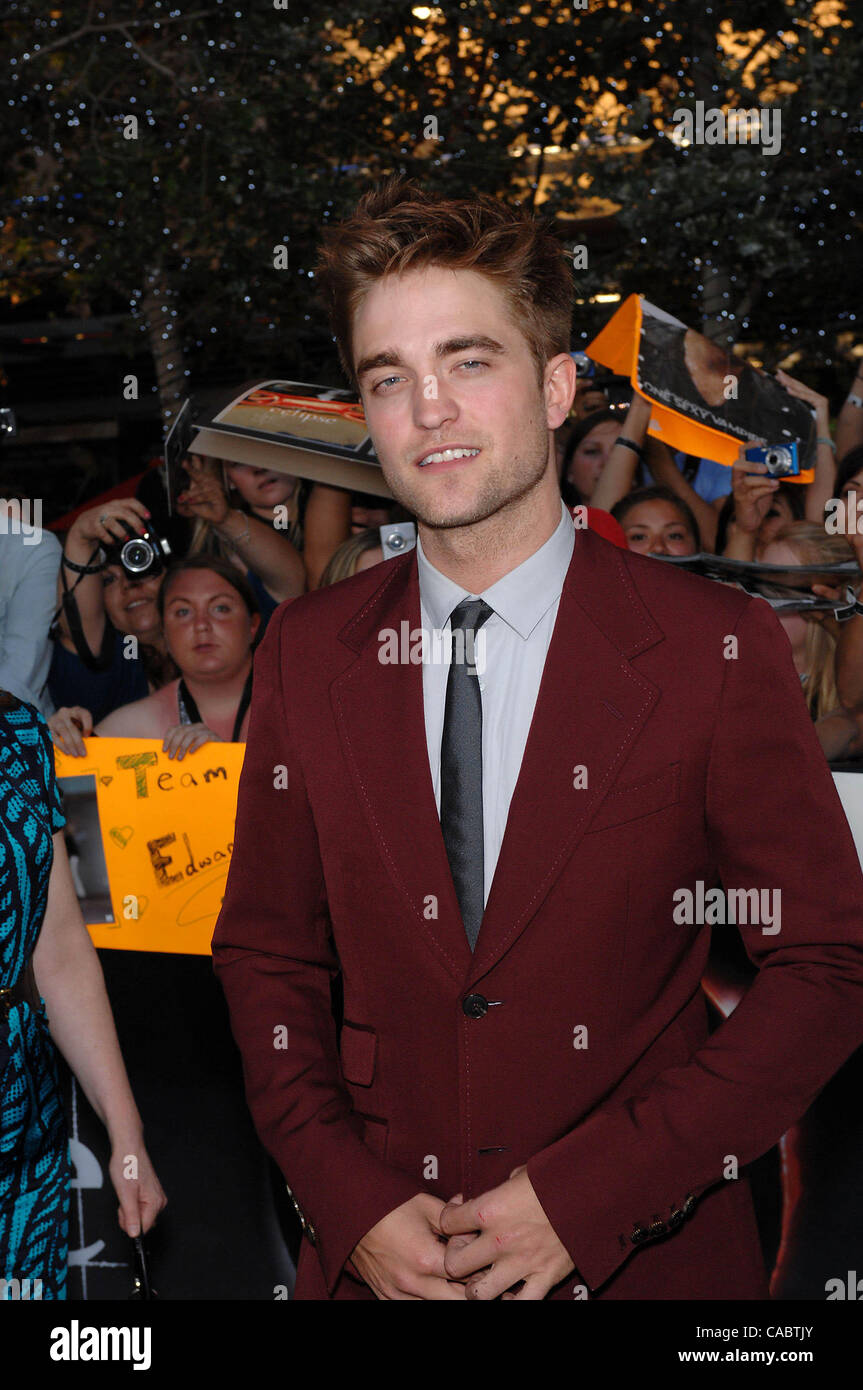 24. Juni 2010 - Hollywood, Kalifornien, USA - Robert Pattinson bei den Los Angeles Film Festival premiere des neuen Films von Summit Entertainment, The TWILIGHT SAGA: ECLIPSE im Nokia Theater in Los Angeles Leben, am 24. Juni 2010, in Los Angeles, Kalifornien statt. K65566MGE. (Kredit-Bild: © Mich Stockfoto