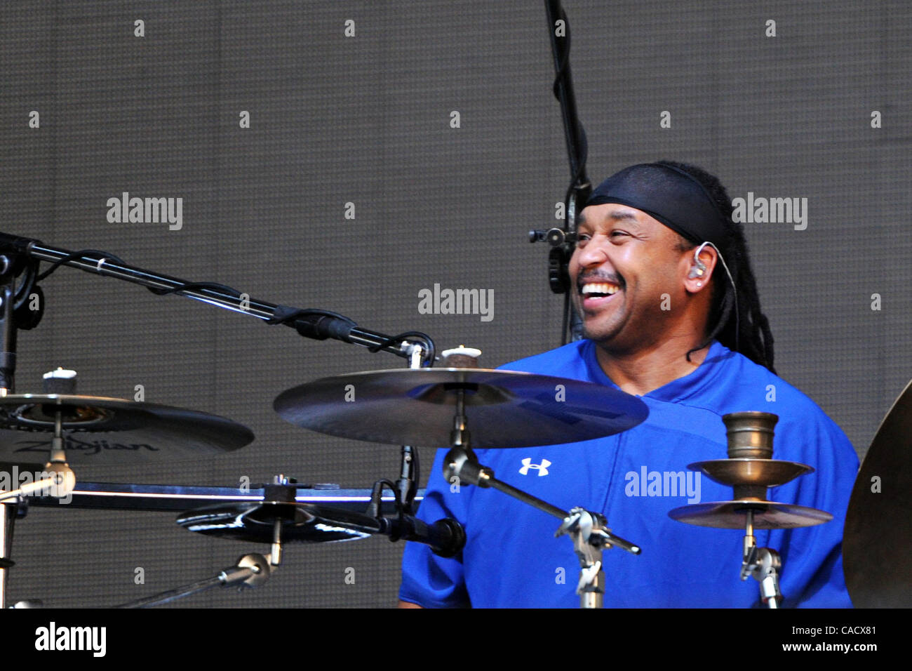 25. Juli 2010 - Louisville, Kentucky, USA - Drummer CARTER BEAUFORD der Dave Matthews Band führt bei HullabaLOU Music Festival 2010 (Credit-Bild: © Amy Harris/ZUMApress.com) Stockfoto