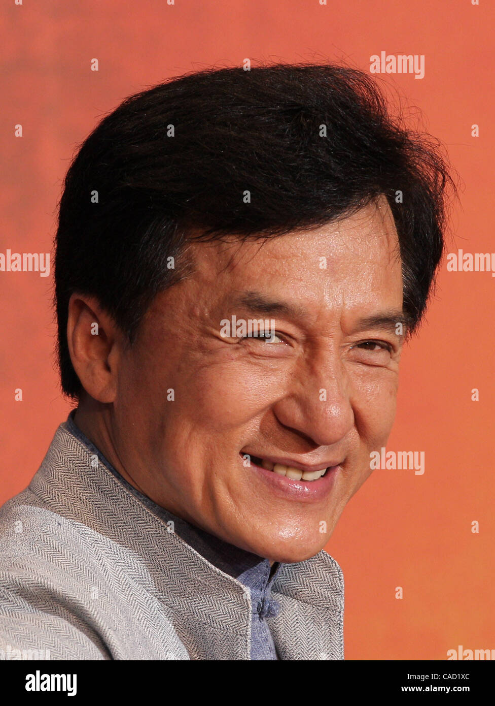 5. August 2010 - Tokyo, Japan - chinesischer Schauspieler Jackie Chan besucht die japanische Erstaufführung von "Karate Kid" auf dem roten Teppich am Roppongi Hills am 5. August 2010 in Tokio, Japan. (Kredit-Bild: © Koichi Kamoshida/Jana/ZUMApress.com) Stockfoto