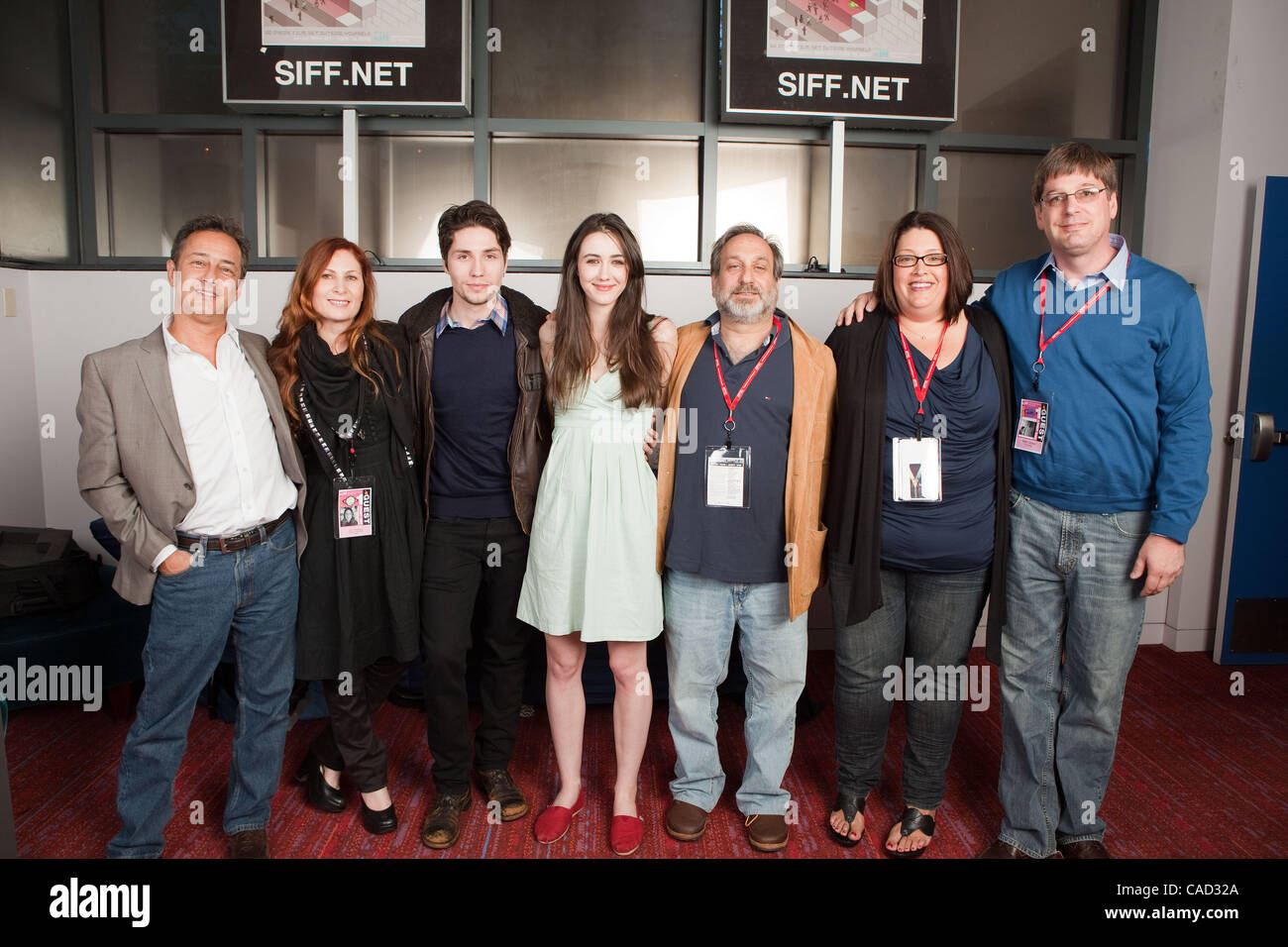 Seattle International Film Festival (SIFF) 2010 'Family Tree' Gast Auftritte an einem schönen sonnigen Nachmittag in Seattle. Hier zu sehen, L-R Hersteller J.Todd Harris, Direktor Vivi Freidman, Schauspieler Schauspieler John Patrick Amedori, Schauspielerin Madeline Zima, Autor/Produzent Mark Lisson, Produzent Kathy Weiss, Pr Stockfoto