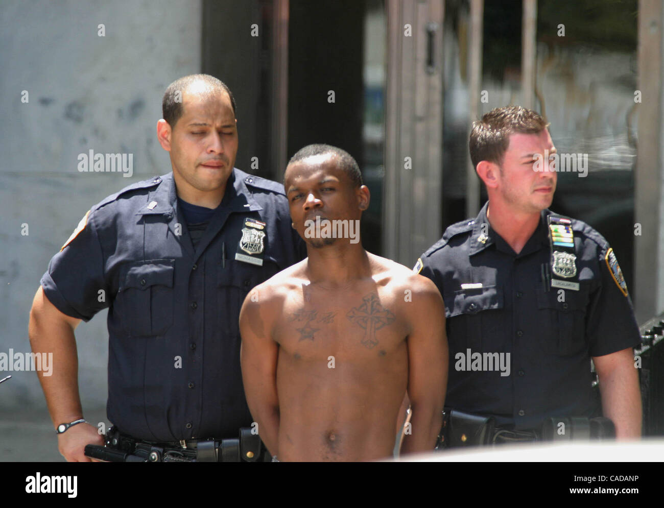 25. Juni 2010 sind - New York, New York, USA - Sheepshead Bay Brooklyn 2 loten gefangen, nachdem Polizei jagen von einem shooting in Brooklyn, New York06-25-2010. K65569BCO. Atmosphäre (Kredit-Bild: © Bruce Cotler/Globe Photos/ZUMApress.com) Stockfoto