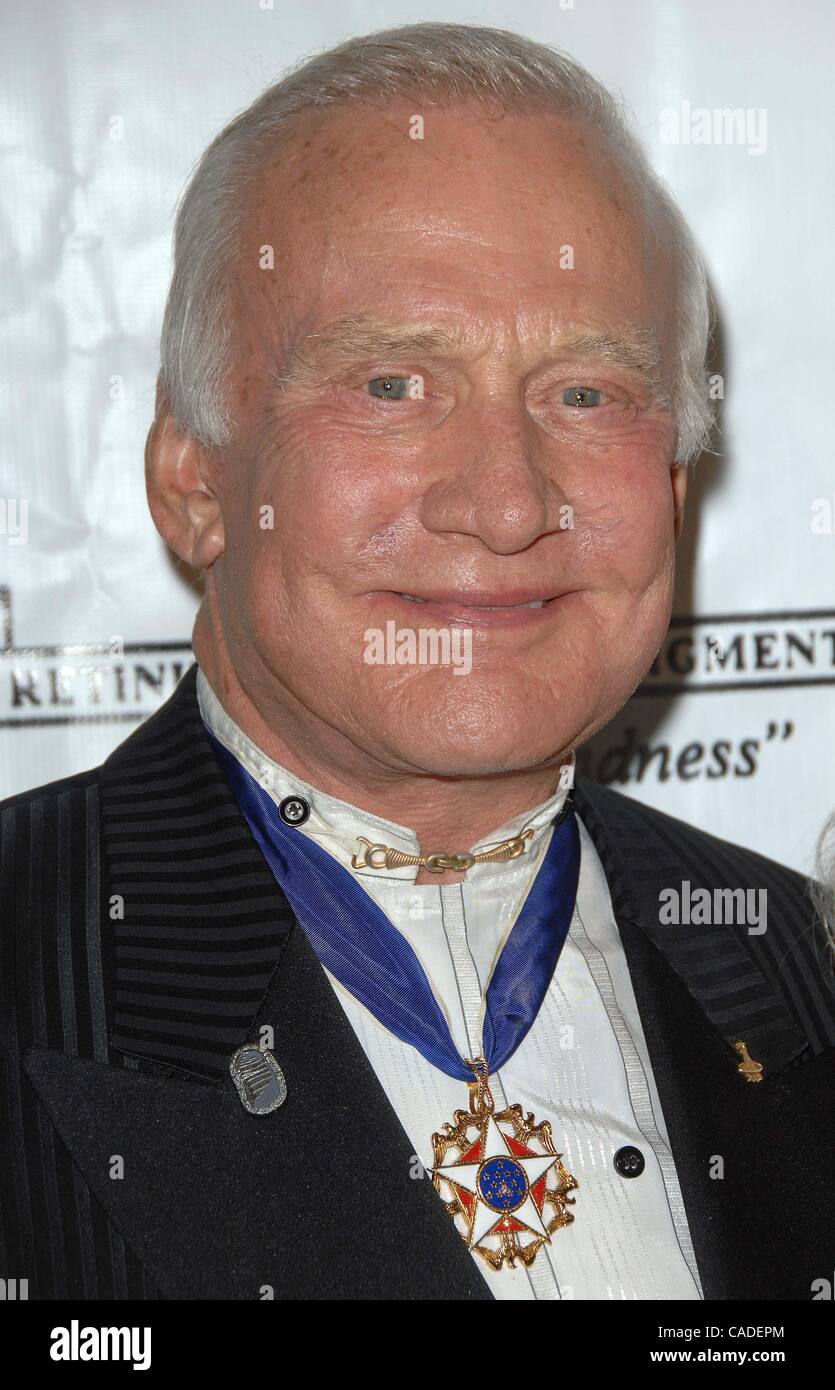 23. September 2010 - Hollywood, Kalifornien, USA - 40th Annual Vision Awards im Beverly Hilton in Beverly Hills, CA 23.08.10 2010..BUZZ ALDRIN.k65988sk (Kredit-Bild: © Scott Kirkland/Globe Photos/ZUMApress.com) Stockfoto