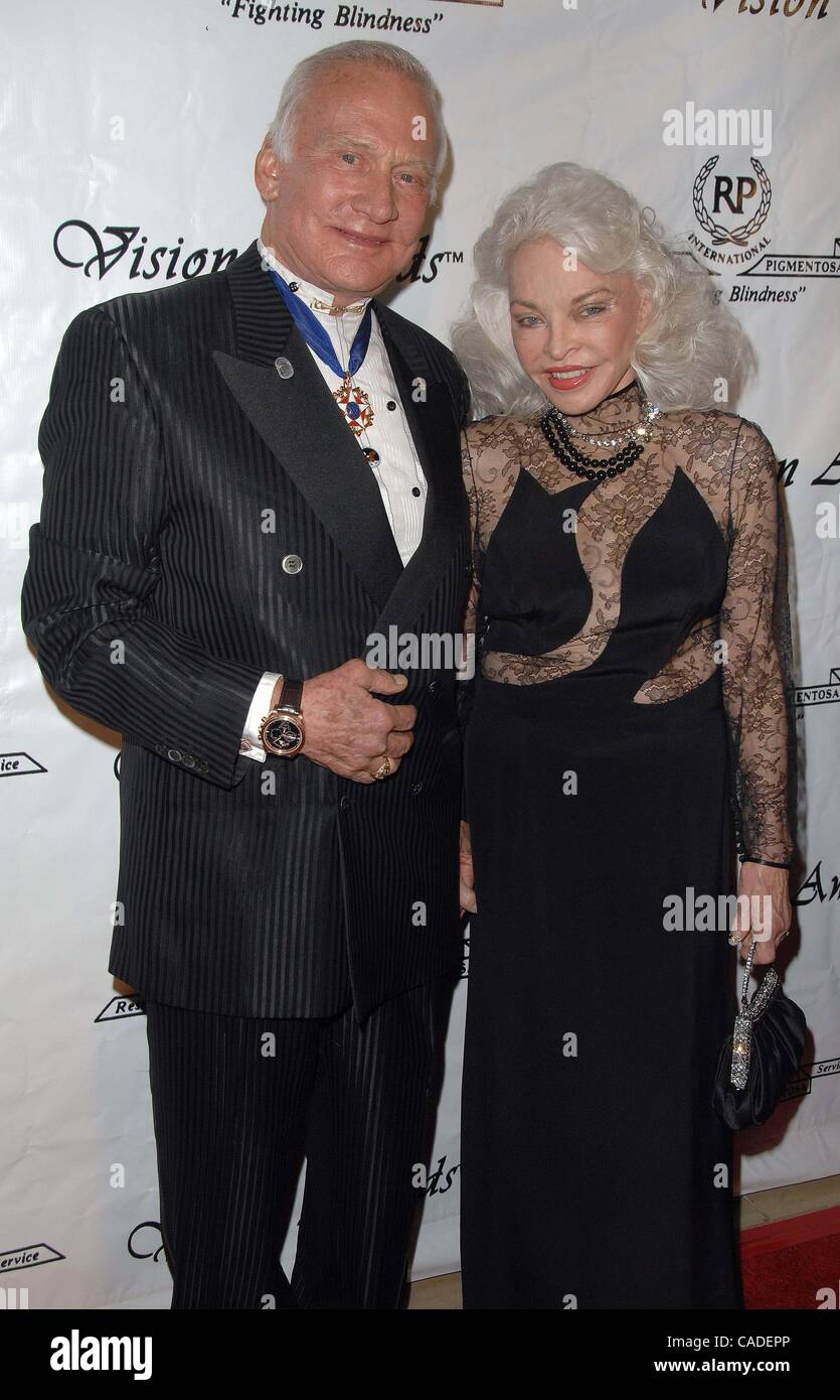 23. September 2010 - Hollywood, Kalifornien, USA - 40th Annual Vision Awards im Beverly Hilton in Beverly Hills, CA 23.08.10 2010..BUZZ ALDRIN.k65988sk (Kredit-Bild: © Scott Kirkland/Globe Photos/ZUMApress.com) Stockfoto