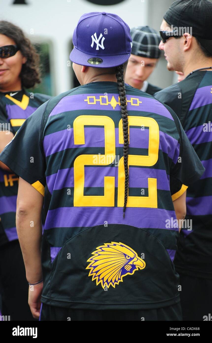 15. Juli 2010 - Manhattan, New York, USA - Jerome Thompson der Onondoga Nation zusieht wie die Irokesen Staatsangehörigen Lacrosse-Team Battery Park besucht während der Hoffnung, die sie Einstieg in England dürfen, in der Sport-Weltmeisterschaft in Manchester zu konkurrieren. Die britische governme Stockfoto
