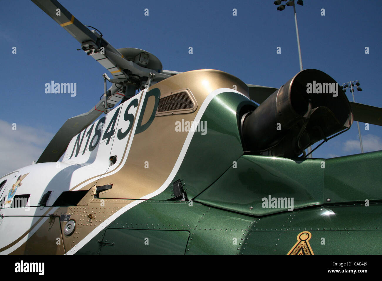 28. August 2010 - Dana Point, Kalifornien, USA - Chopper Messer und Auspuff ein Orange County Sheriff Hubschrauber. Das diesjährige Emergency Preparedness Expo in Dana Point vorgestellten Dutzende von Demonstrationen, Aussteller, Einsatzfahrzeug displays, Hubschrauber, große Polizei und Feuer Ausrüstung, Dienst tun Stockfoto