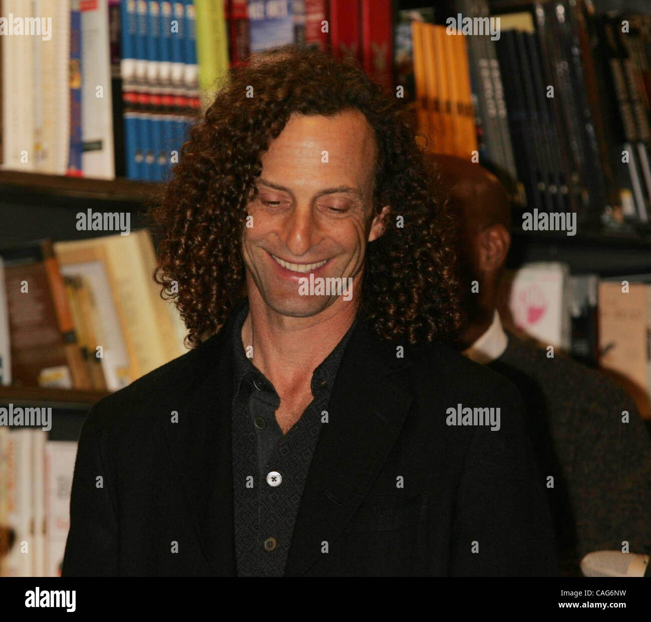 13. Februar 2008 führt - New York, New York, USA - KENNY G an den Grenzen, Bücher und Musik, seine neue ALBULM zu fördern. '' RHYTHMUS ROMANTIK ''. COLUMBUS CIRCLE 13.02.2008.       2008.KENNY G. K56447RM (Kredit-Bild: © Rick Mackler/Globe Photos/ZUMAPRESS.com) Stockfoto